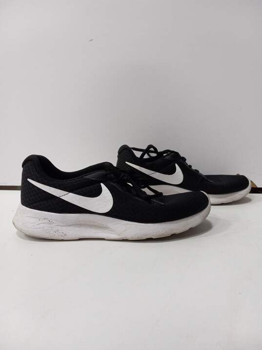 Nike Shoes Women's Size 8 image number 4