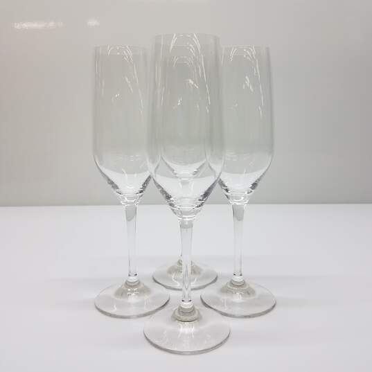 Riedel Vivant Set of 4 Champagne Flutes image number 2