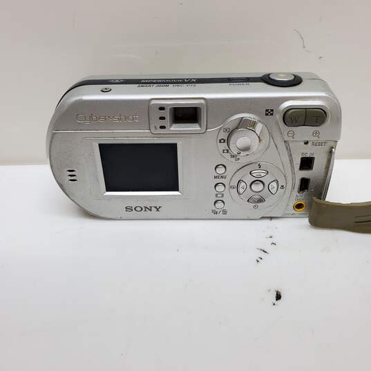 Sony Cyber-shot DSC-P92 5.0MP Digital Camera Silver image number 2