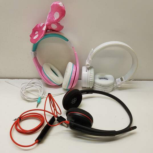 Bundle of 3 Assorted Headphones image number 1