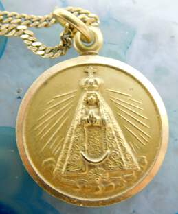 18K Yellow Gold Mary Religious Medal Pendant Curb Chain Necklace 6.4g alternative image