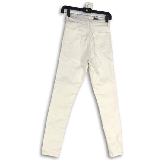 NWT PrettyLittleThing Womens White Stretch Classic Skinny Leg Jeans Size 2 image number 2