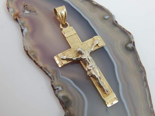 14K Yellow Gold Etched Crucifix Pendant 2.8g image number 2