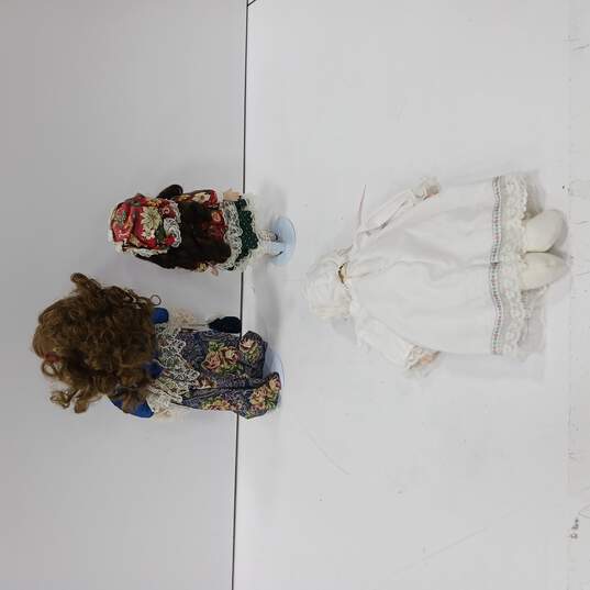 Bundle of Assorted Porcelain Dolls image number 6