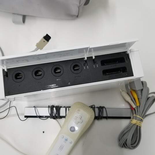 Nintendo Wii with Case image number 1