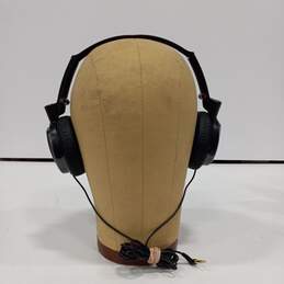 On-Ear Noise Canceling Wired Headphones alternative image