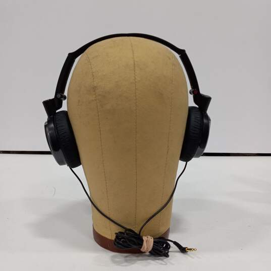 On-Ear Noise Canceling Wired Headphones image number 2