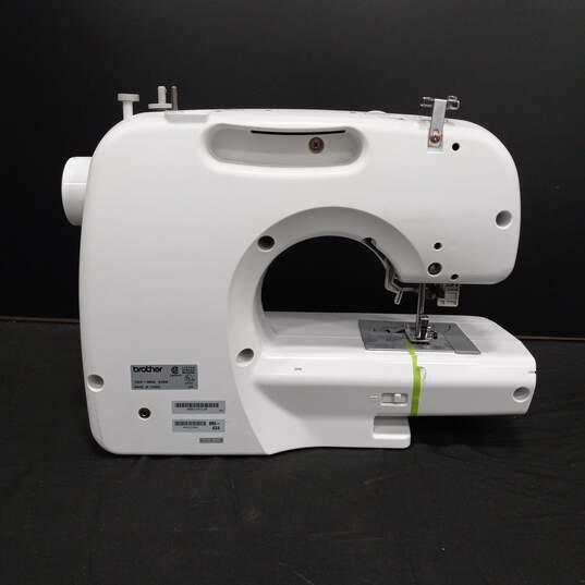 Brother ES-2000 Sewing Machine image number 2