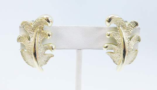 Vintage Lisner & Delsa Gold Tone Clip-On Earrings 31.9g image number 2