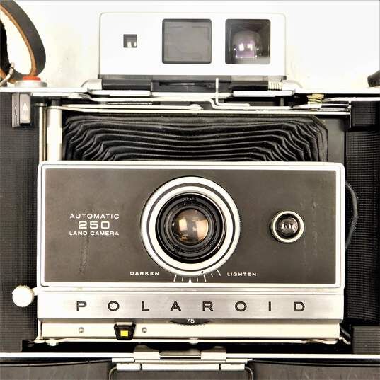 Polaroid 250 Model Land Camera w/ Flash, Timer, Case & Manual image number 2