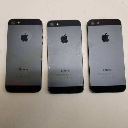 Apple iPhone 5 (A1428 & 1429) - Lot of 3 (For Parts Only) image number 1