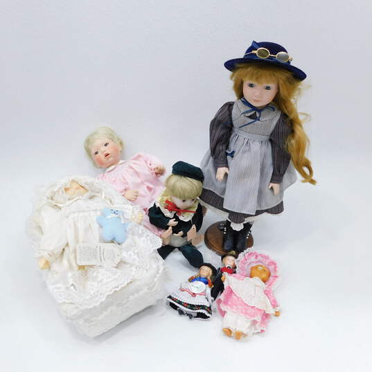 Assorted Lot of Vntg Porcelain Collector Dolls Various Sizes image number 1