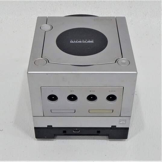 Nintendo GameCube Platinum Console w/Game Boy Adaptor image number 1
