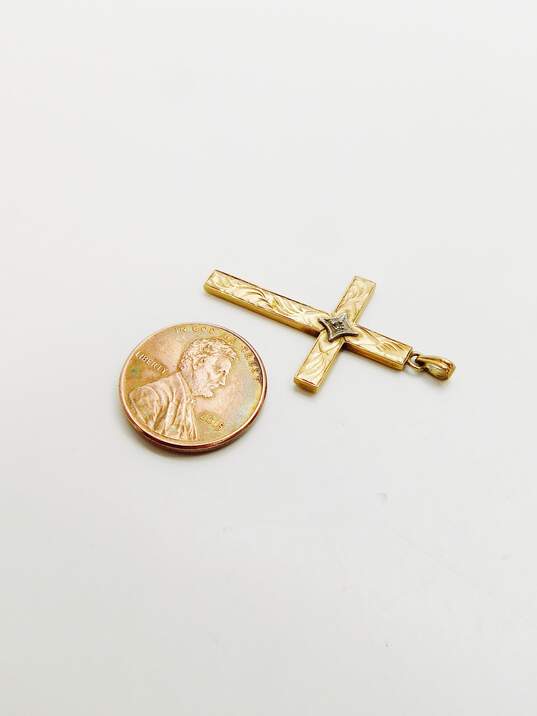 Vintage 10K Two Tone Gold Diamond Accent Etched Cross Pendant 1.0g image number 4