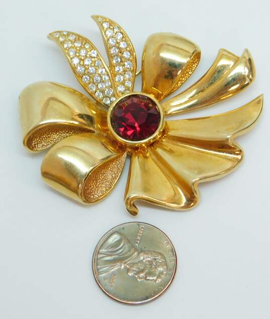 Vintage SAL Swarovski Icy Red & Clear Crystal & Gold Tone Ribbon Bow Brooch 28.9g image number 2