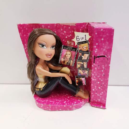 In box: Bratz Funky Fashion Makeover, Hobbies & Toys, Memorabilia