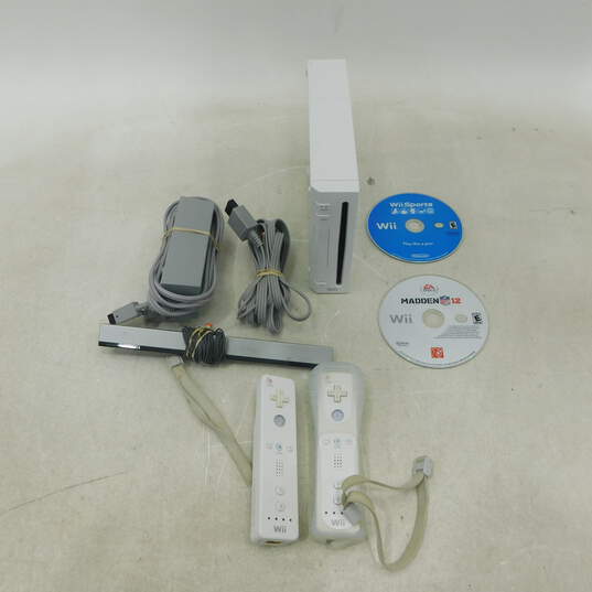 Nintendo Wii w/ 2 Games, 2 Controllers, 1 Nunchuck image number 1