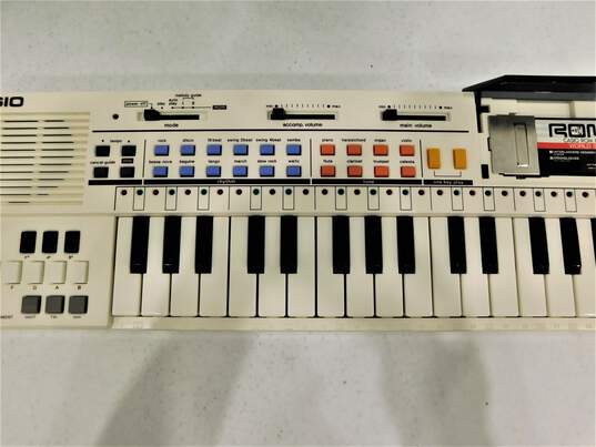 VNTG Casio Brand PT-80 Model Electronic Keyboard (Parts and Repair) image number 3