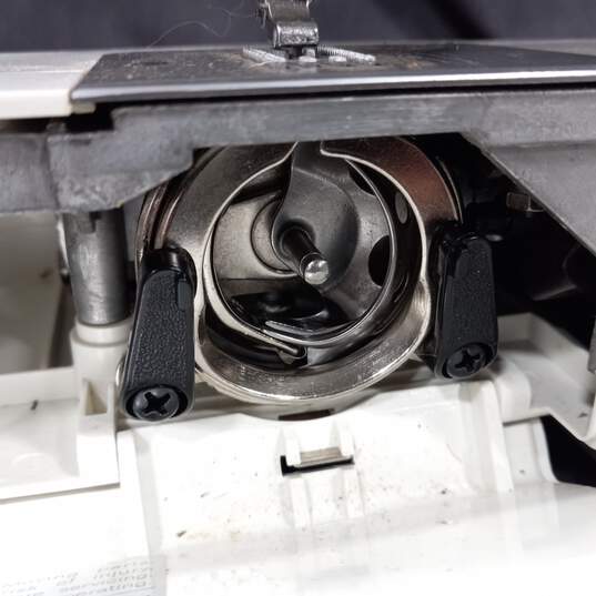Singer Prelude Model 8280 Sewing Machine image number 5