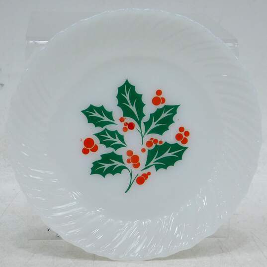 Vintage Termocrisa Crisa Christmas Holly Berry Milk Glass Salad Plates Set of 4 image number 4