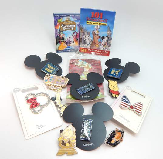 Collectible Disney Mickey Mouse Winnie the Pooh Variety Character Enamel Trading Pins & Buttons 130.5g image number 1