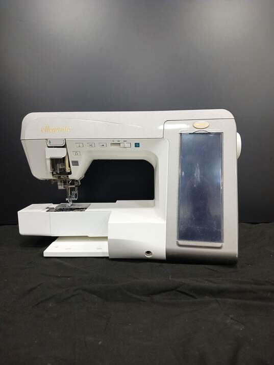 Baby LockEllegant BLG Sewing Machine image number 2