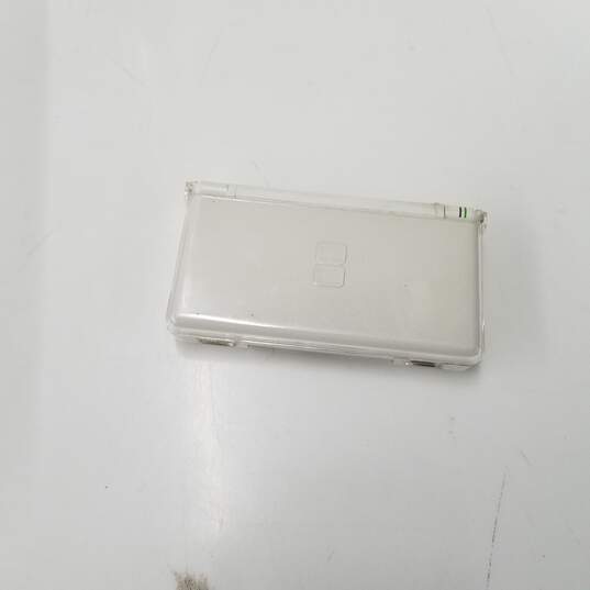 White Nintendo DS Lite image number 2