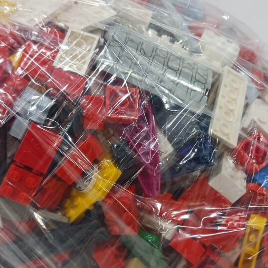 6.5lb Bundle of Assorted Plastic Building Blocks and Pieces image number 4