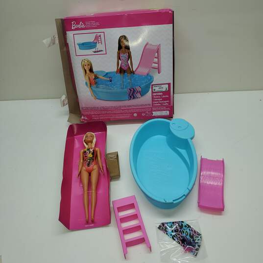 Mattel 2019 Barbie Pool Playset w/ Doll IOB image number 1