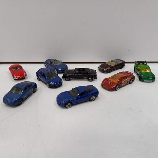 4lb Bundle of Assorted Matchbox Die-Cast Vehicles image number 3