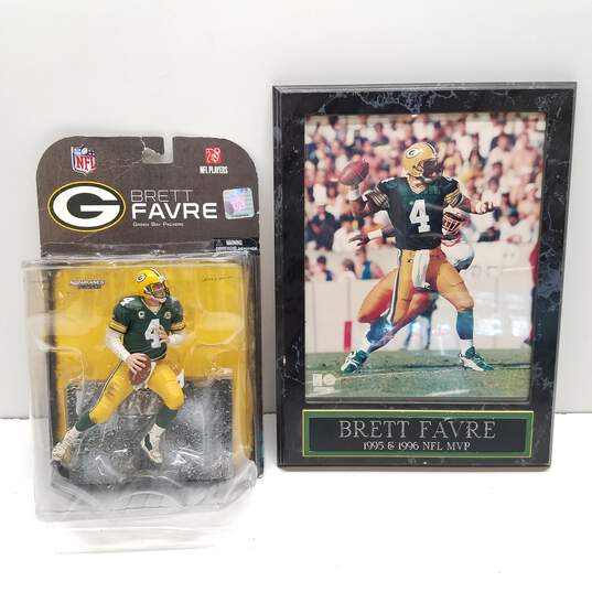 Green Bay Packers Brett Favre Figure & Plaque image number 1