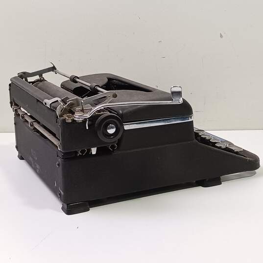 Vintage Royal Quiet De Luxe Typewriter In Case image number 2