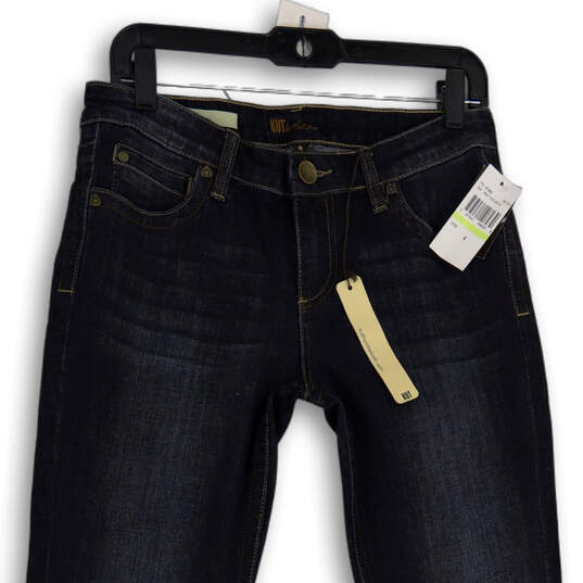 NWT Womens Blue Denim Medium Wash Five Pocket Design Skinny Jeans Size 4 image number 3