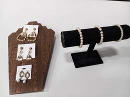 6 Piece Pearl Themed Earring And Bracelet Bundle