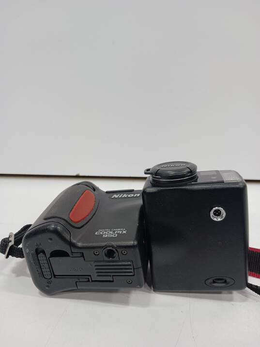 Black Nikon Coolpix E 950 Digital Camera W/Instructions image number 5