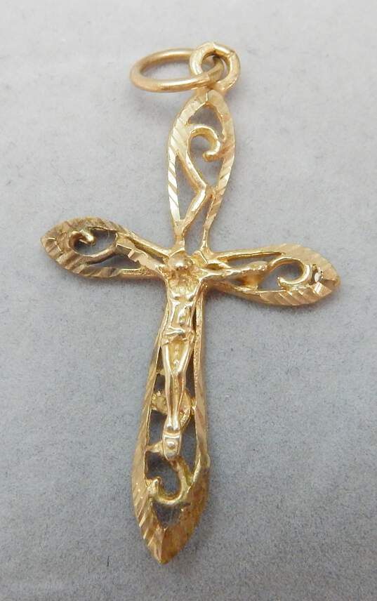 14K Yellow Gold Etched Crucifix Cross Pendant 1.9g image number 2