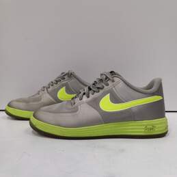 Men's Nike Silver & Green Sneakers Size 10.5 alternative image