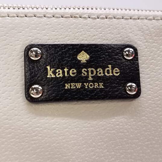 Buy the Kate Spade Berkeley Hanna Crossbody Bag | GoodwillFinds