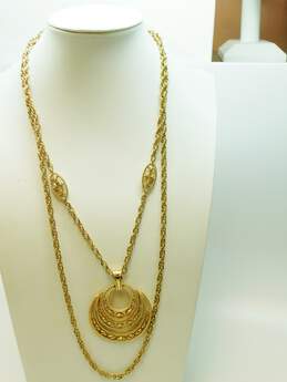 VNTG Crown Trifari Gold Tone Pendant Necklace