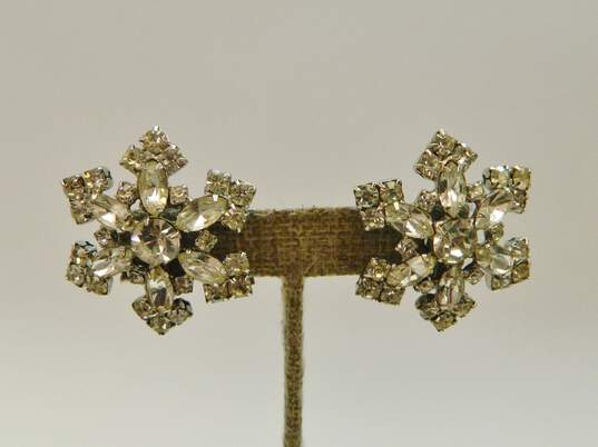 Vintage Silvertone Icy Rhinestones Snowflake Clip On Earrings Flower & Triangle Cluster Brooches & Bracelet 62.2g image number 2
