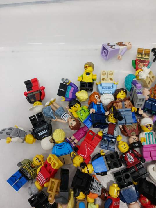 1.5lb Bundle of Assorted Lego Minifigures image number 2