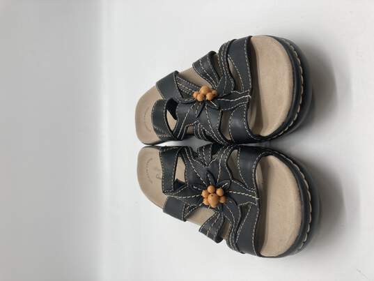 Women's Sandals Size 5.5 image number 1