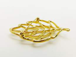 VNTG Crown Trifari Gold Tone Leaf Brooch 14.6g alternative image
