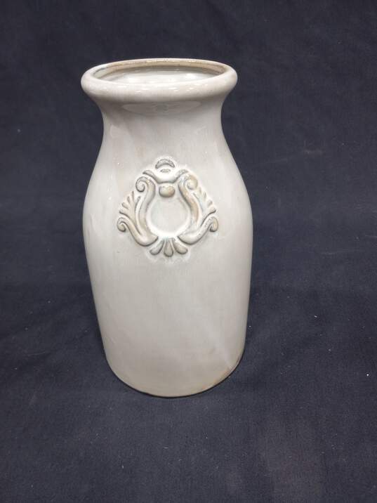 White Ceramic Ivory Flower Vase image number 3