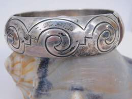 Vintage Taxco JSF Signed 925 Swirl Etched Mexican Modernist Hinged Bangle Bracelet 49.7g alternative image