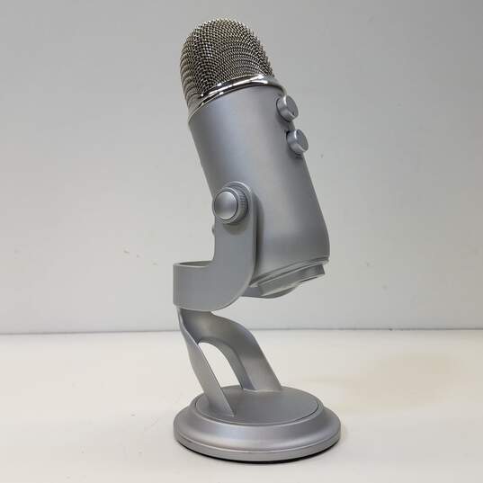 Blue Yeti Professional Multi-Pattern USB Condenser Microphone Silver image number 4