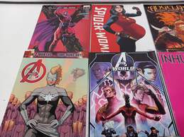Bundle of 12 Assorted Marvel Comic Books alternative image