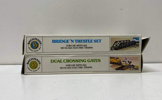 Bachmann HO Scale Electric Train Kit Bundle of 2 image number 3