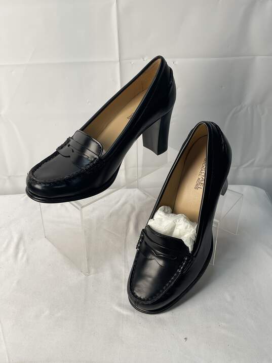 Certified Authentic Michael Kors Womens Black Loafer w/Heel   Size 6.5M image number 4