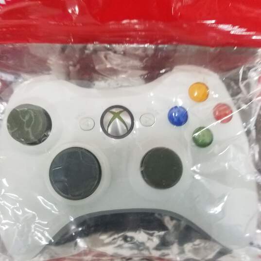 Wireless Xbox 360 Controller in GameStop Bag image number 3